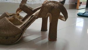 Golden Heels Block 5 Inches