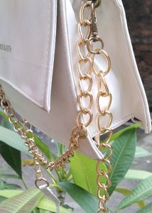 White Sling Bag🤍