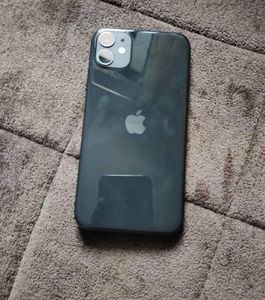 iPhone 11 - Black