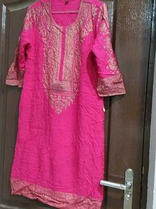 Elegant Pink Embroidered Kurta