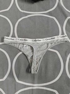 Calvin Klein - 32