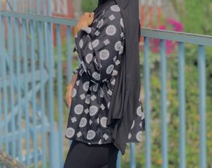Elegant Black &amp; White Printed Tunic
