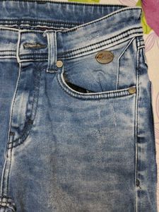 Distressed blue denim jeans 👖