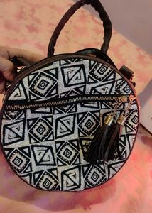 Beautiful Brown Sling Bag 😍...