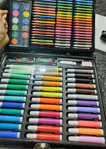 150 Pcs Art Set with Case