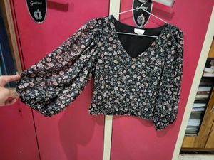 Sexy Beautiful V-neck Black Crop Top