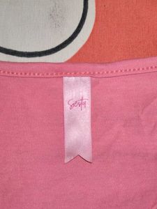 pink tshirt
