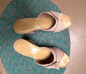 Knot Design Used Sandals