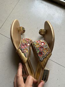 Beautiful mirror work ethnic khadim sandals😍 fo