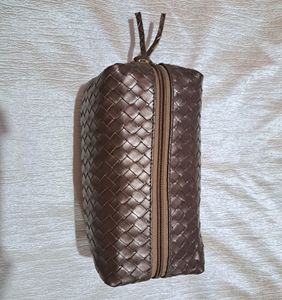 Myglamm Braided Effect Makeup Vanity Pouch 👝