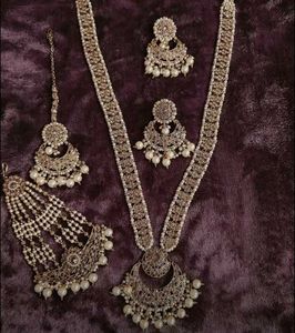 Bridal Jewelry Set With Bangles
