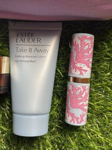 Estee Lauder Skin are Kit With Pouch