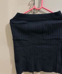 chic black winter skirt