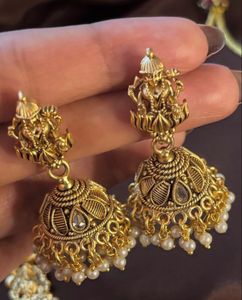 Golden Indian Jewelry Set with Zaveri Pearls