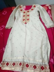Embroidered Suite Kameez Pants And Dupatta