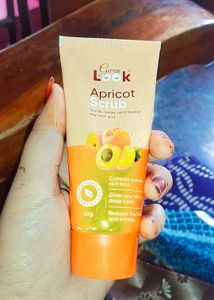 Gwen Look Apricot Scrub