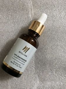 MyGlamm 10% Niacinamide Clarifying Serum