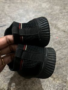 Kids Black Sneakers(3 To 4 Yrs )