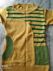 pretty yellow sweter with side pocket.
