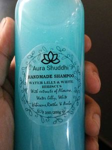 Handcrafted Water Lily &amp; White Hibiscus Shampoo