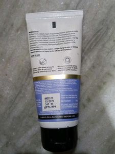 Dr.Sheth&#39;s Oil Free And Ceramide Vit C moisturize