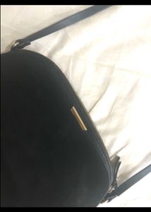 h&amp;m black shoulder bag