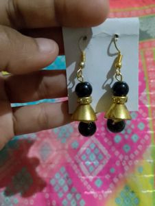 Set Of 2 Green And Black Pearl Earrings 💞