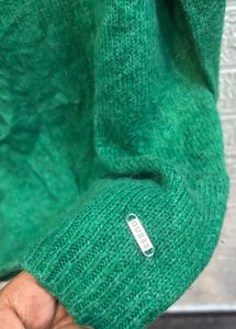 🇺🇸 Guess Imported Sweater