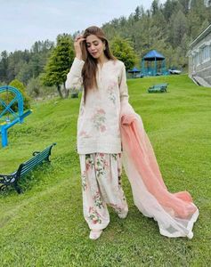 New Stayle Beautiful Pakistani Dress Inpoted Dres