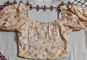 Floral Puff Sleeve Smocked Crop Top