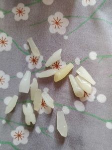 Wax hand craved tooth