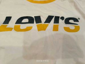 T-shirt Levis