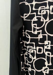 Chic Black &amp; White Geometric Print T-Shirt