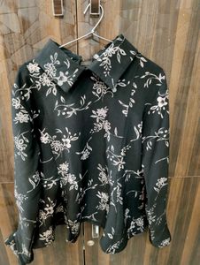 Black floral printed shirt top✨