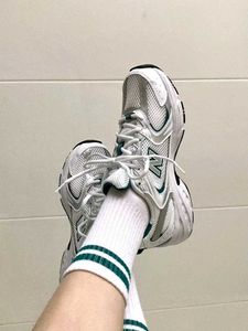 New Balance  530