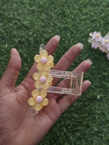 Korean Clips Clutches Flower Design (Pack Of 1)