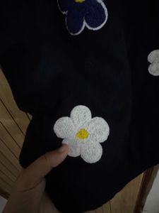 korean Floral Black Sweater (buy1 G1)