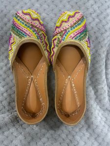 2 Girls Jutti(buy 1 500 buy 2@850)