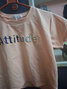 Combo crop top/t-shirt.