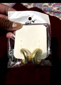 Gold Ribbed Hoop Earrings