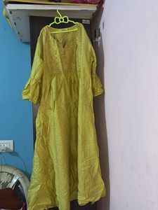 Elegant grenGold Embroidered Kurta