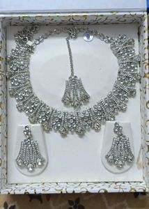 Diamond Jewellery Set With Earrings And Mang Tikka