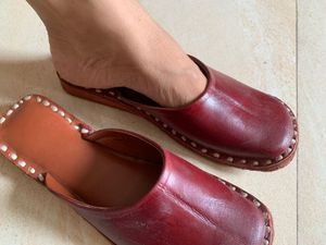 Handcarfted Kolhapuri Slipper