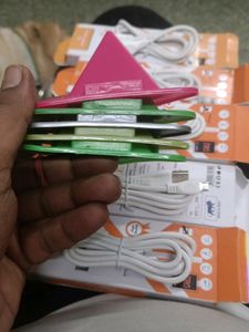5 data cables + five triangle stand.