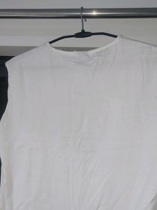 Friends inspi sleeveless tee