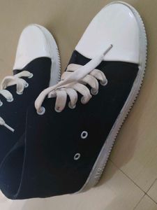 Stylish Black &amp; White Sneakers