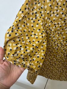 XL Yellow Printed Dress berry Top With Tie Up Neck
