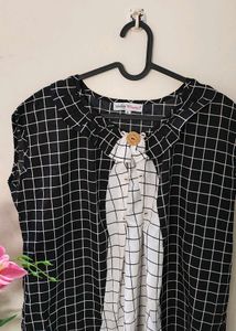 Chic Sleeveless Checkered Top