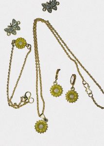Sunflower Pendant Set With Bracelet