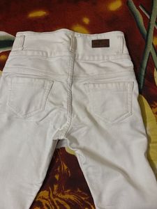 White High-Waisted Jeans